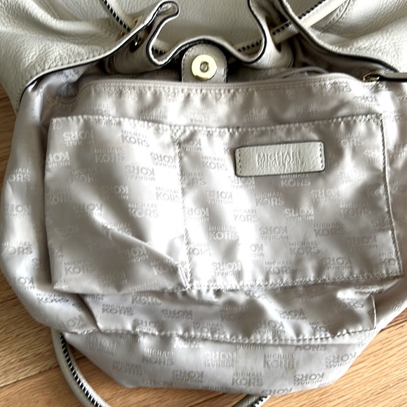 Gorgeous Off-White Michael Kors Purse-100% Genuine luxury LEATHER - Picture 6 of 14